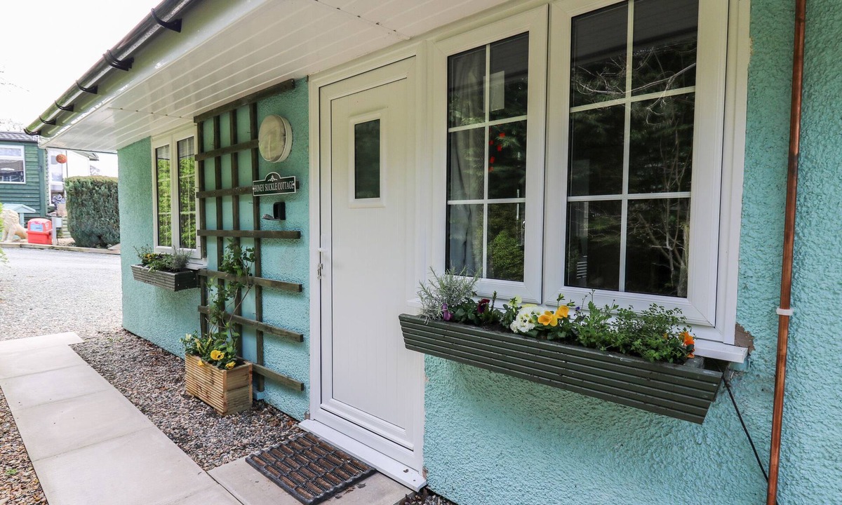 Crossgates Cottage | Honeysuckle Cottage