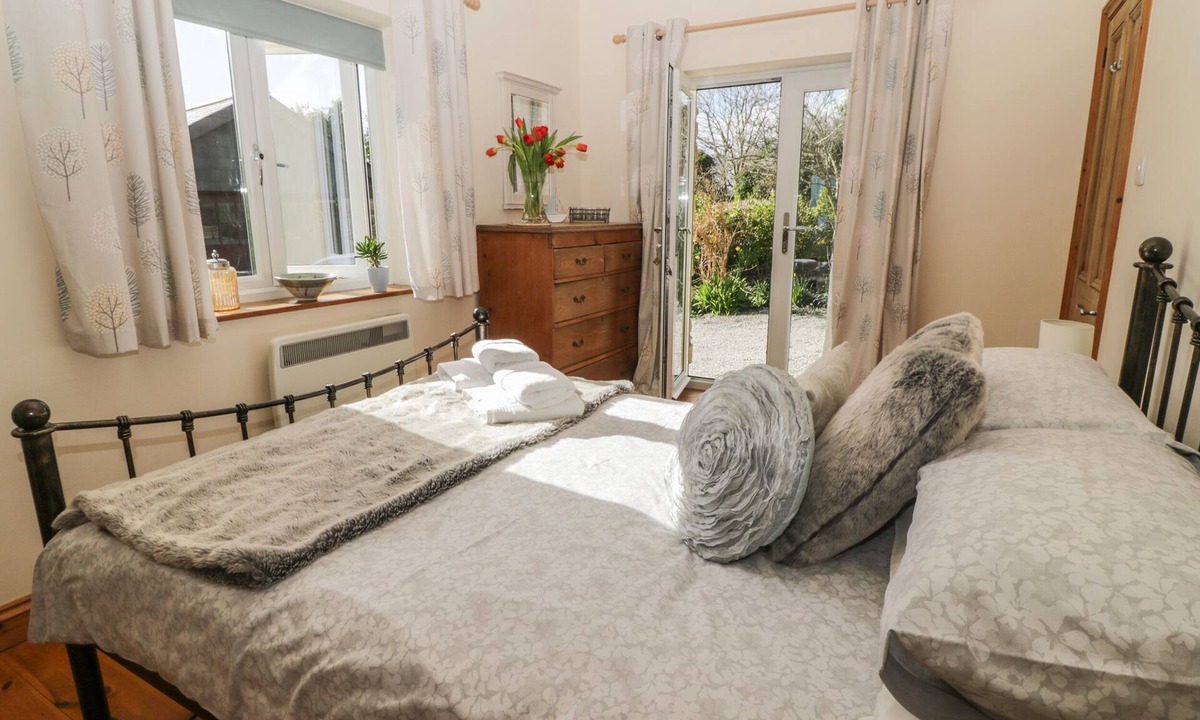 Saint Erth Praze Cottage | Honeysuckle Cottage