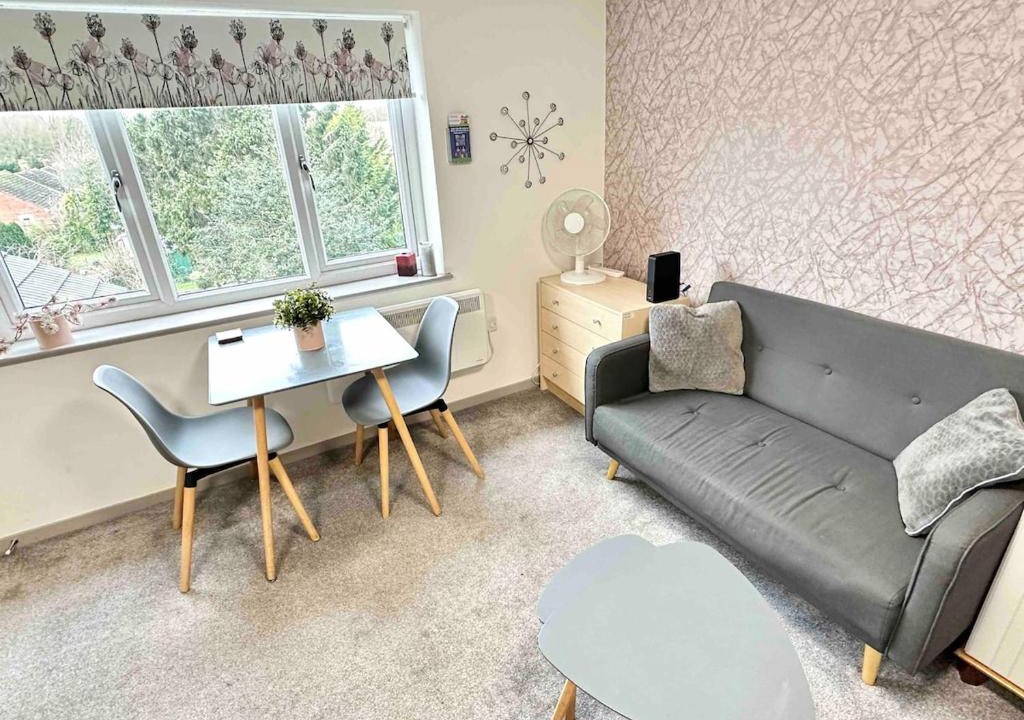 Oxford Apartment | Horizon House, Modern Studio Flat, Free Street Parking Space, Oxford