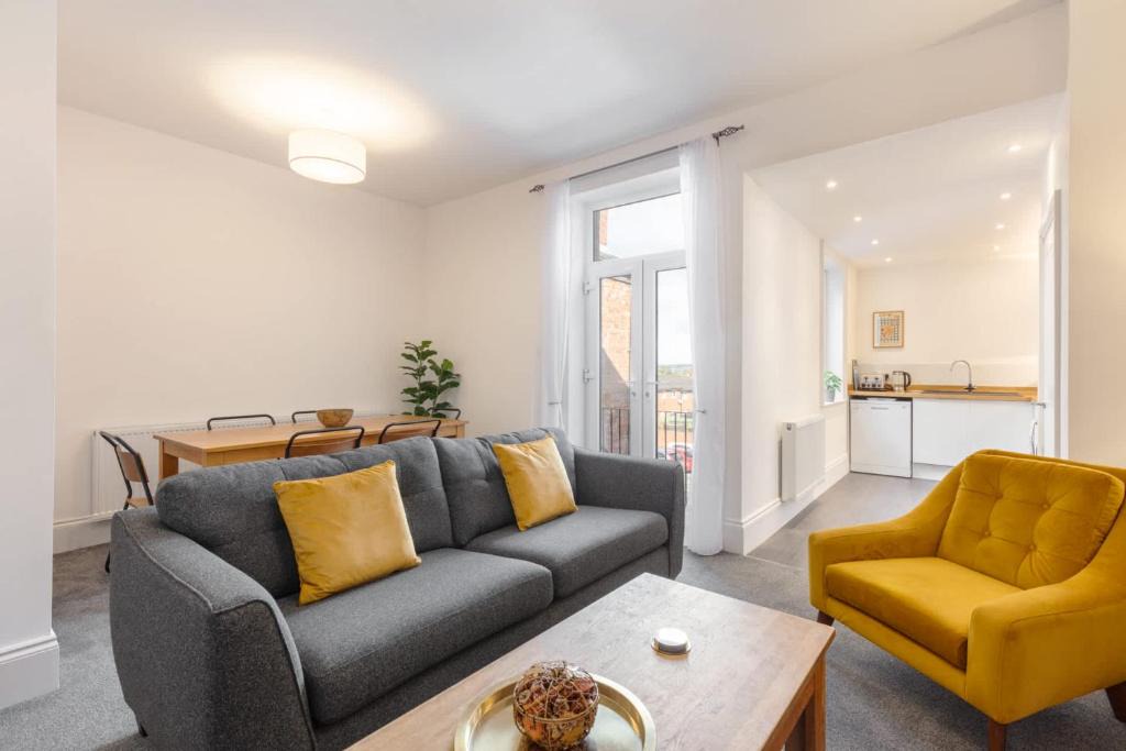 Westoe Apartment | Host & Stay - North View
