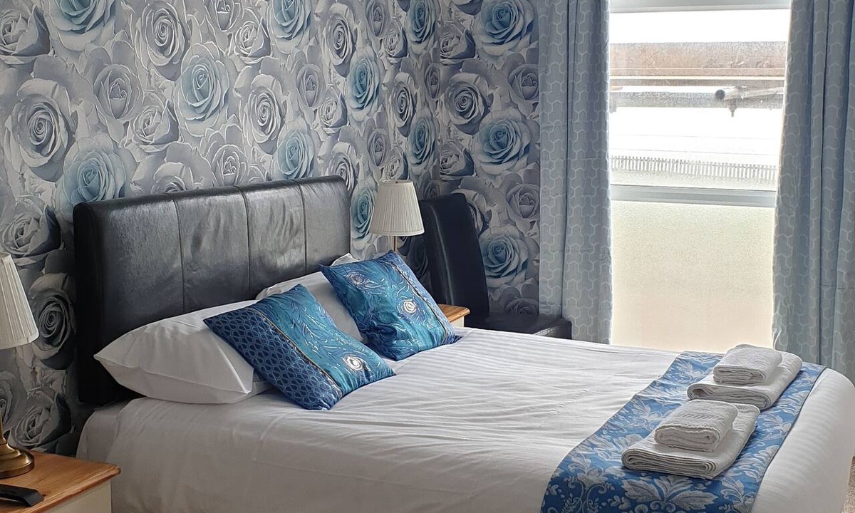 Bispham Bed & Breakfast | Hotel 242