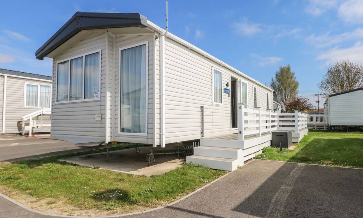 Bognor Regis House | HW42: Charming Retreat in Bognor Regis