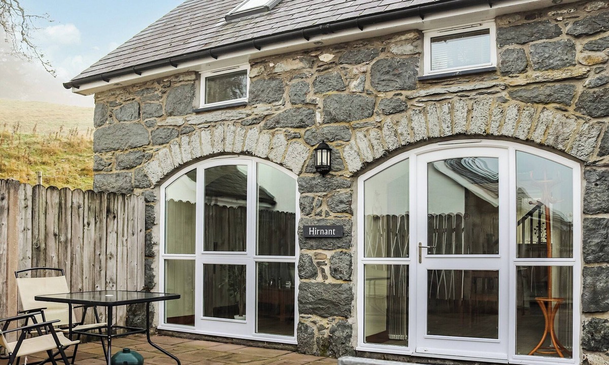 Cwmtirmynach Cottage | Ideal for couples or solo travellers, surrounded by glorious countryside views.