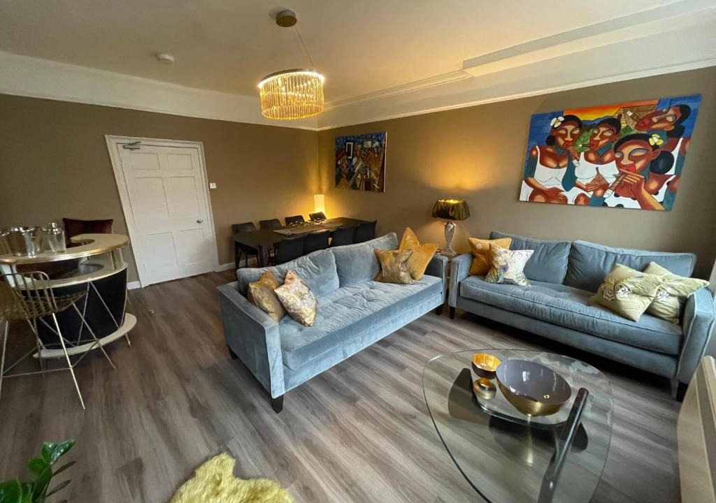Upper Town Apartment | Impeccable 4-Bed Apartment in Bath