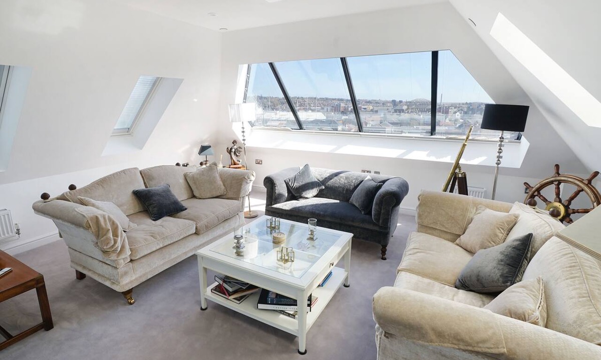 Cowes House | J House-Sleeps 12-4 Bath-Roof Terrace-Cowes Centre