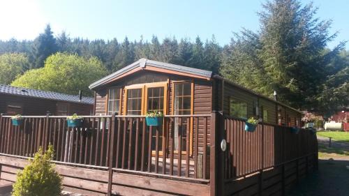 Dollar Ski Chalet | Jasper Lodge in Beautiful Glendevon Country Park Perthshire Scotland