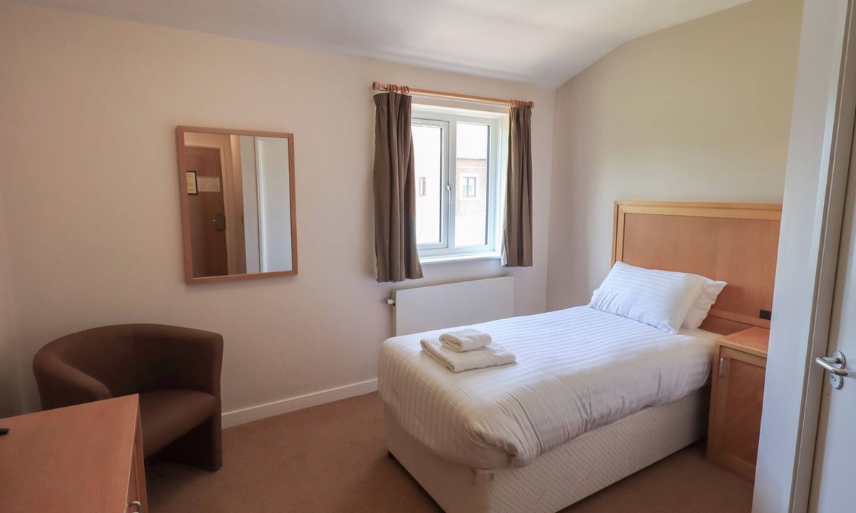 Eamont Bridge Cottage | JUBILEE GROUND-FLOOR SINGLE BEDROOM, with a garden in Penrith
