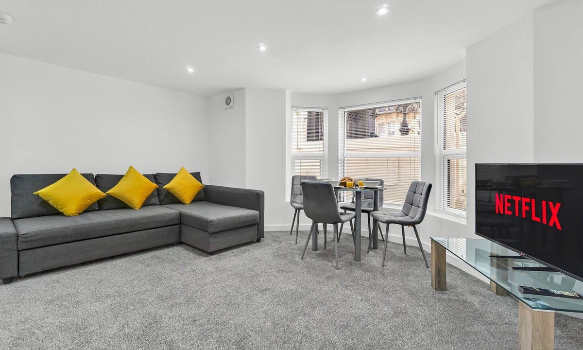 Weston-super-Mare Apartment | K-Suites - Modern Seaside Apartment in Weston-super-Mare – Steps away from Beach & Attractions