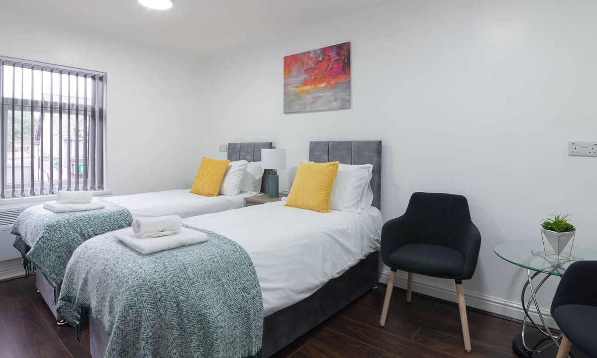 Stirchley Apartment | K Suites - Modern Central 2 bed Flat w/Free WIFI