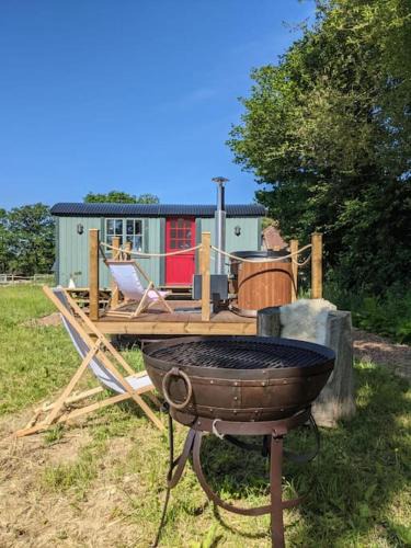 Staplefield House | Kenny’s Hut