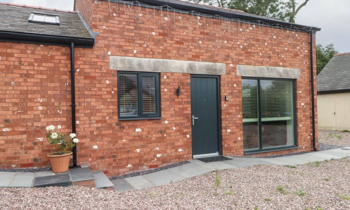 Shocklach Cottage | Kestrel, Tilston: A Charming Retreat