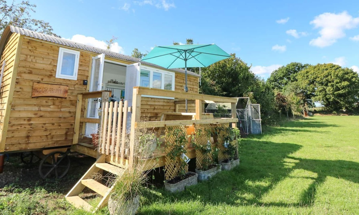 Ibsley Cottage | KOOKABURRA, romantic, character holiday cottage in Ringwood