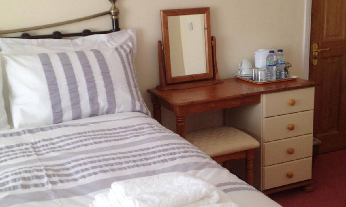 Chichester Bed & Breakfast | LA B and B Guest Accommodation