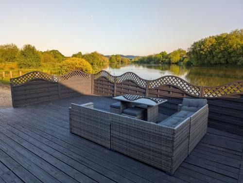 Shepton Mallet House | Lakefront Lodge with Hot Tub - Aylesbury Lodge