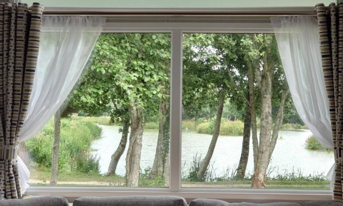 White Cross Cottage | Lakeside 6-berth caravan at White Acres, Newquay