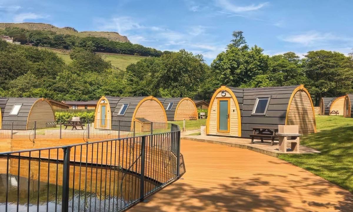Saddleworth Cottage | Lakeside Pods - Pets Welcome