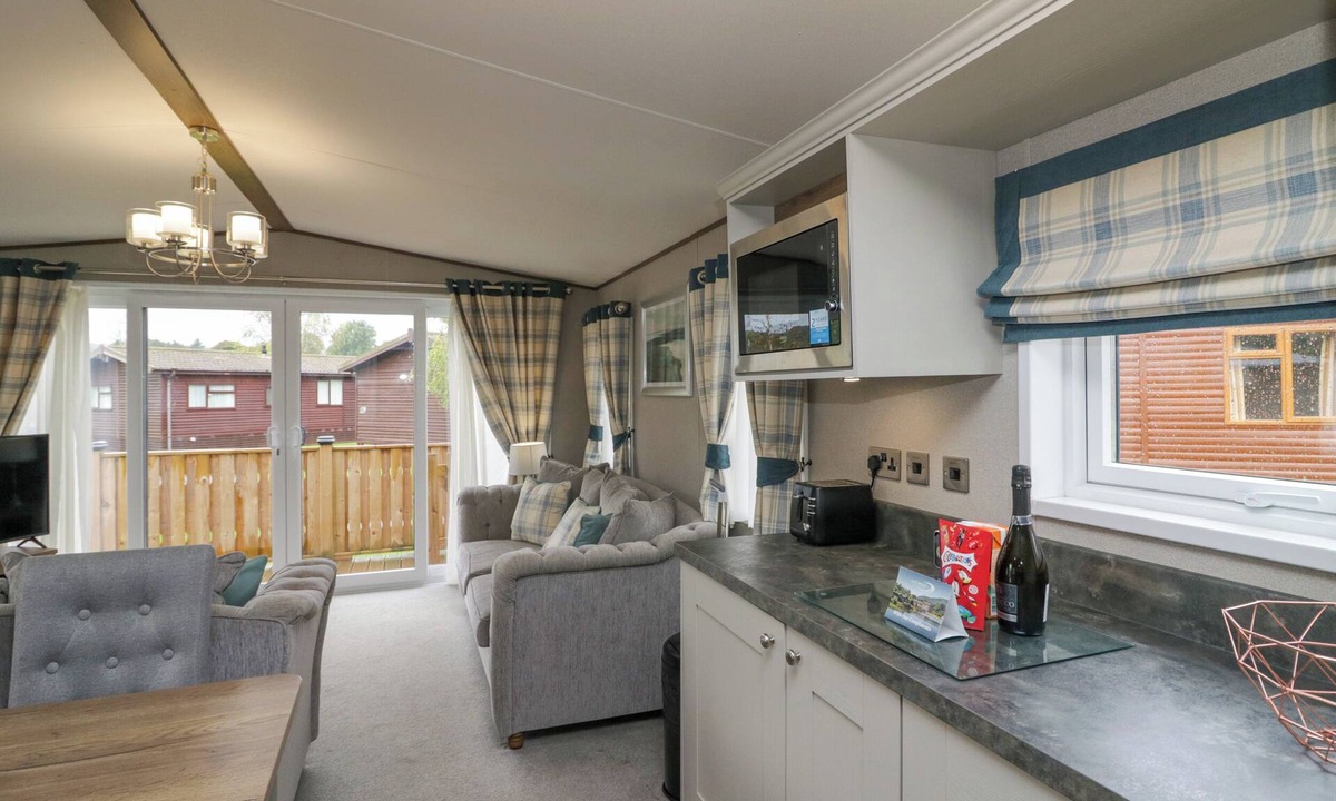 Tewitfield Cottage | Lakeside Retreat