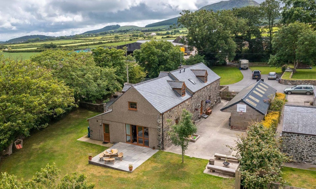Garn Fadryn Other | Large Barn Conversion on a Working Farm on the Llŷn Peninsula | Rhiwal