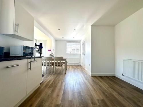 Bicester House | Large Detached 5 bedroom House in Bicester