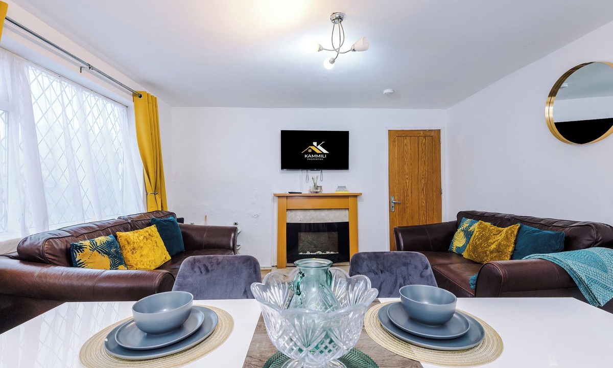 Bolton House | Large Modern 5-Bed House