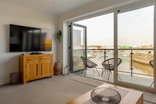 Oulton Broad House | Large Modern Scenic 4 Bedroom Townhouse