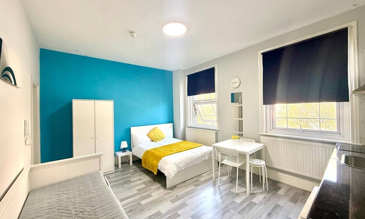 Euston Apartment | Large modern studio apart