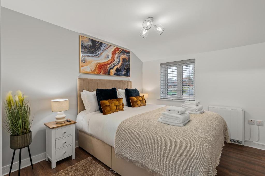 Andover Apartment | Light & Bright - Town Centre - Sleeps 4 - Netflix - Smart TV's By Teza Homes Serviced Accommodations
