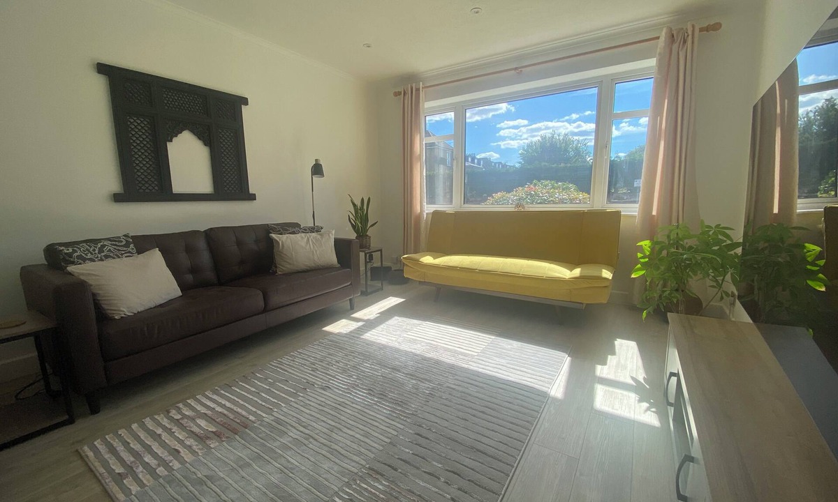 Trinity Apartment | Light, spacious Wimbledon flat.