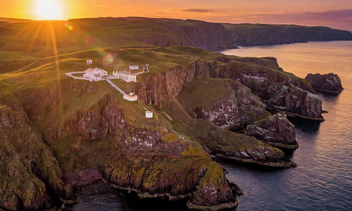 St Abbs Cottage | LIGHTKEEPERS FLAGHOUSE, romantic, country holiday cottage in St Abbs