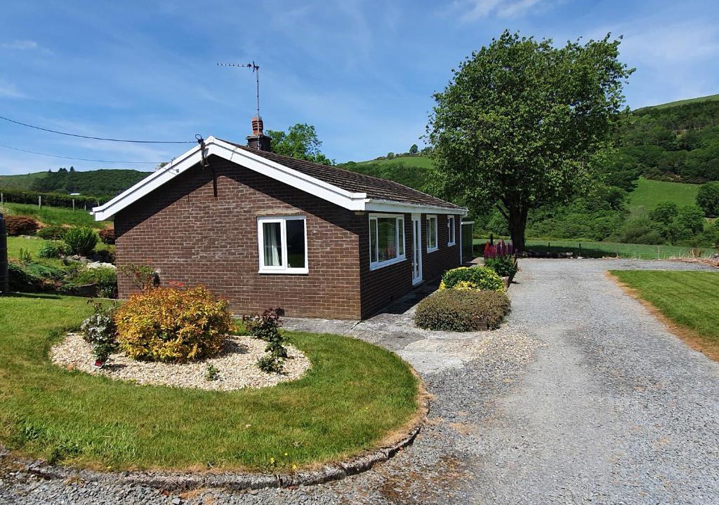 Capel Bangor House | Llwynon