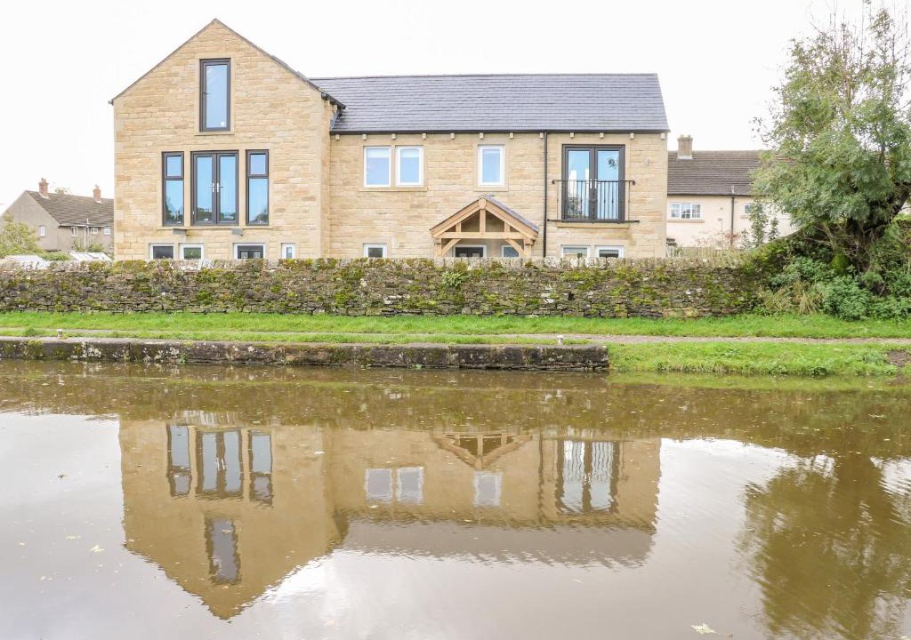 Gargrave House | Lock View - Nordic Spa