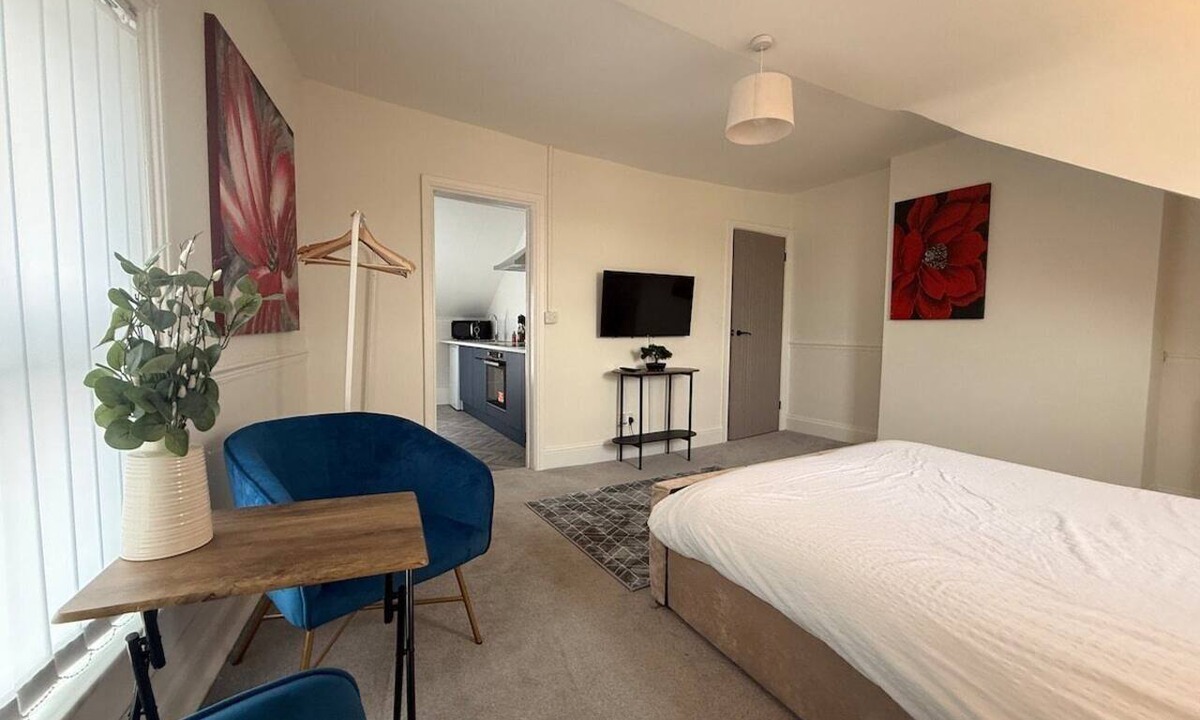 Poole Apartment | Loft style central modern apartment