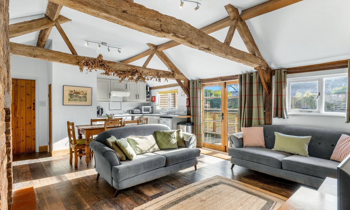 Ledbury Cottage | Long Barn - sleeps 5 guests in 2 bedrooms