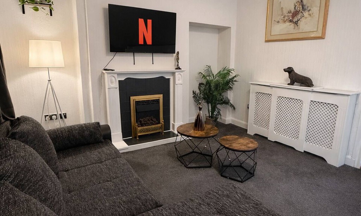 Acocks Green House | Long Contractor Stays - HS2 NEC BHX Parking Wifi Netflix Discounts Offered