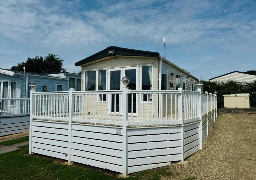 Netley House | Lovely Caravan With Decking At Solent Breeze In Hampshire Ref 38051A