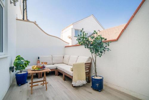 Nettlestone House | Lower Bouys