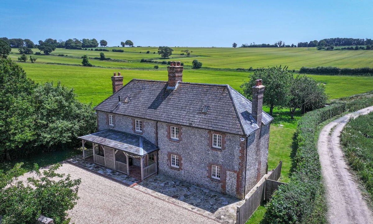 Woolbeding House | Lower Colworth Luxury 4 Bedroom Country House