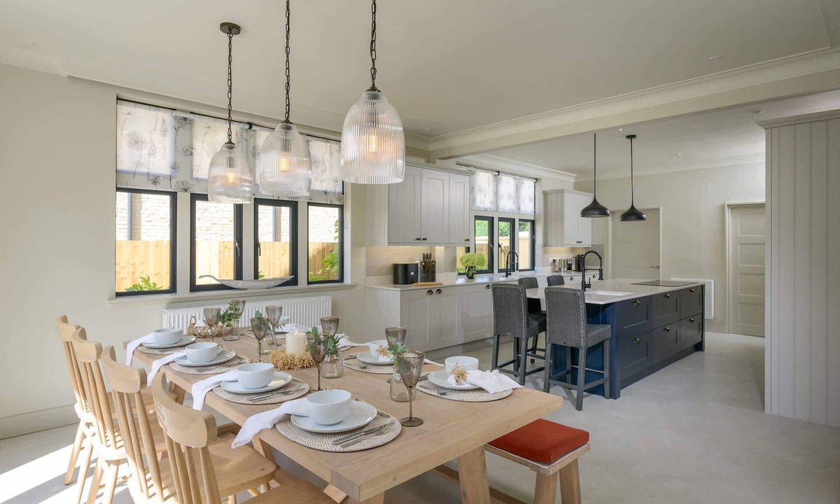 Cheltenham House | Luxurious House, Lodge & Garden, Private Parking