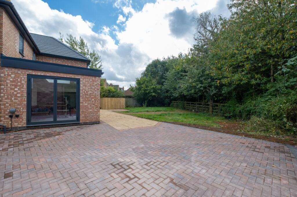 Lutterworth Apartment | Luxurious Relaxing 6 Bed House for great comfort