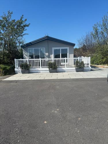 Tyn-y-Gongl House | Luxury lodge within walking distance of Benllech