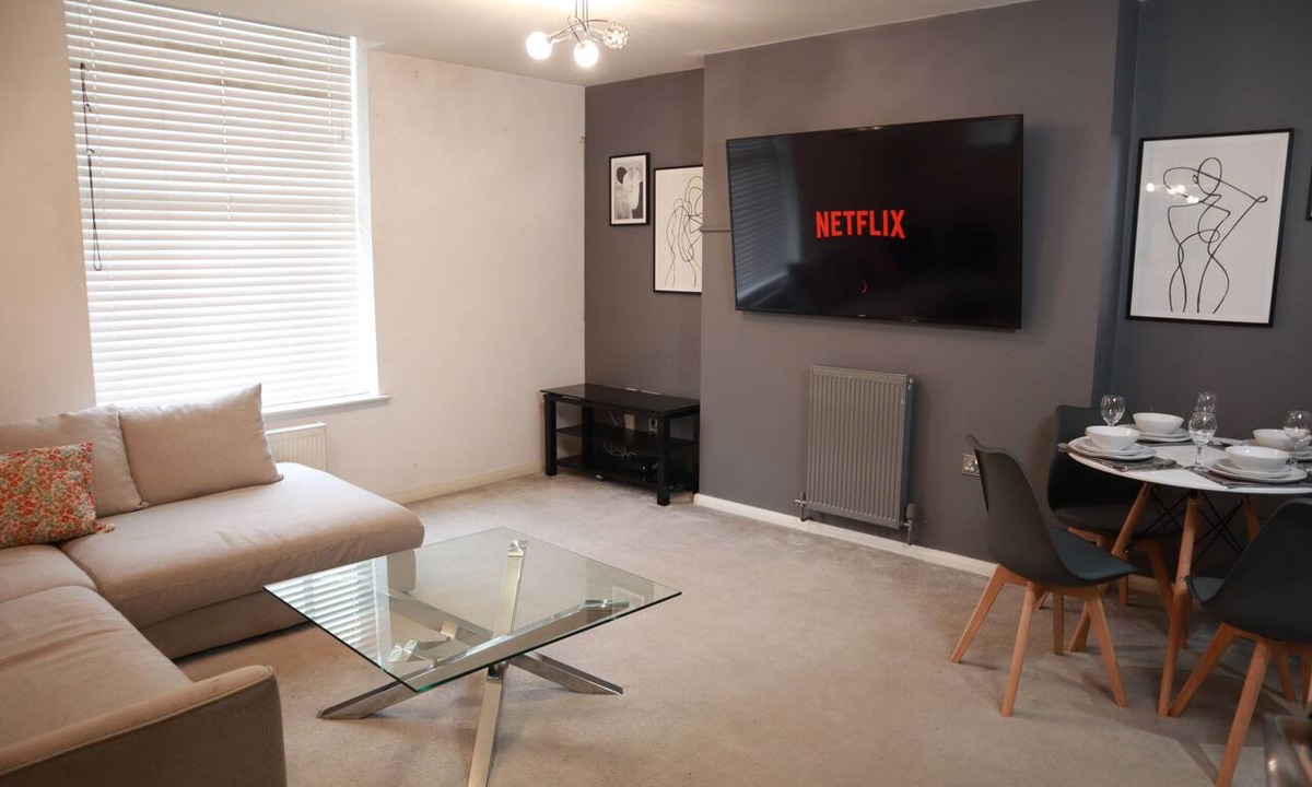 Olton Apartment | Luxury Modern Flat BHX NEC JLR Solihull Hospital with Free Secured Parking