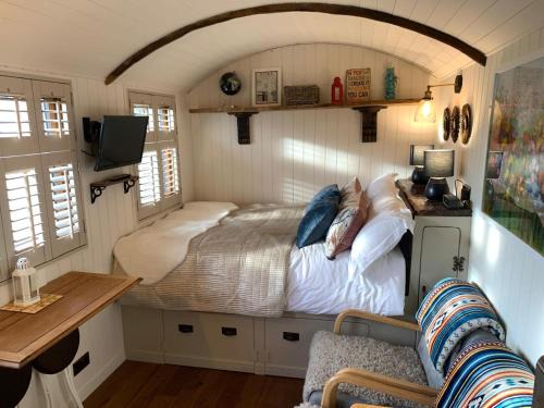 Coalpit Heath Other | Luxury Shepherds Hut, Snapdragon