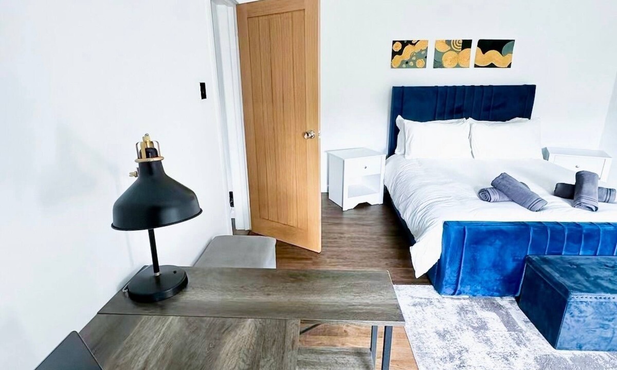 Selhurst Condo | Luxury, Spacious 1 bedroom Flat