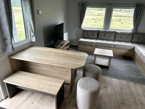 Talybont Apartment | Luxury static caravan on SunnySands with mountain views