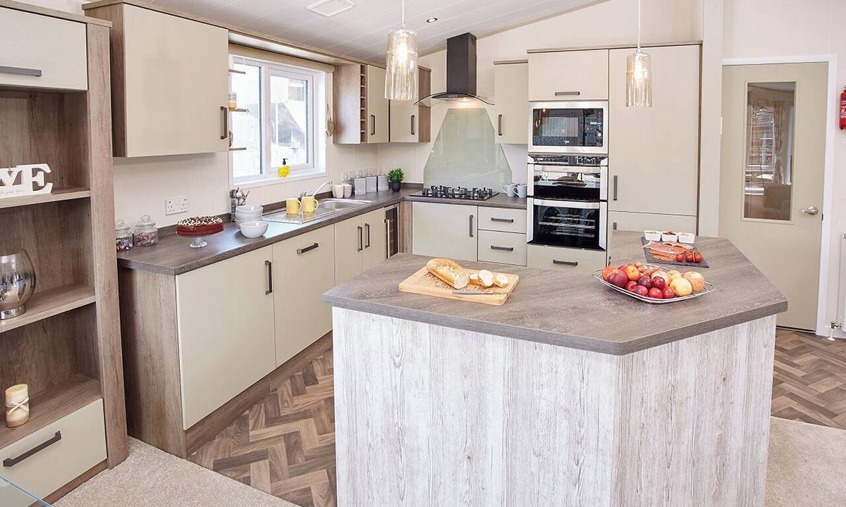 Cockburnspath Ski Chalet | Luxury Willow Lodge (Sleeps 4)