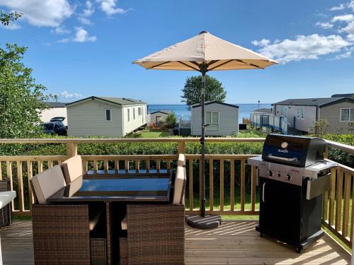 Lydstep House | Lydstep Beach BayView 3-Bedroom Holiday Home