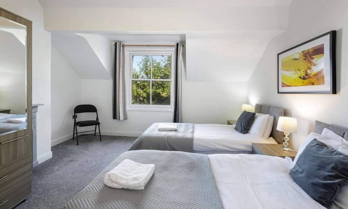 Lytham St. Anne's House | Lytham Place - Exceptionally spacious, central apartment in Lytham St Annes