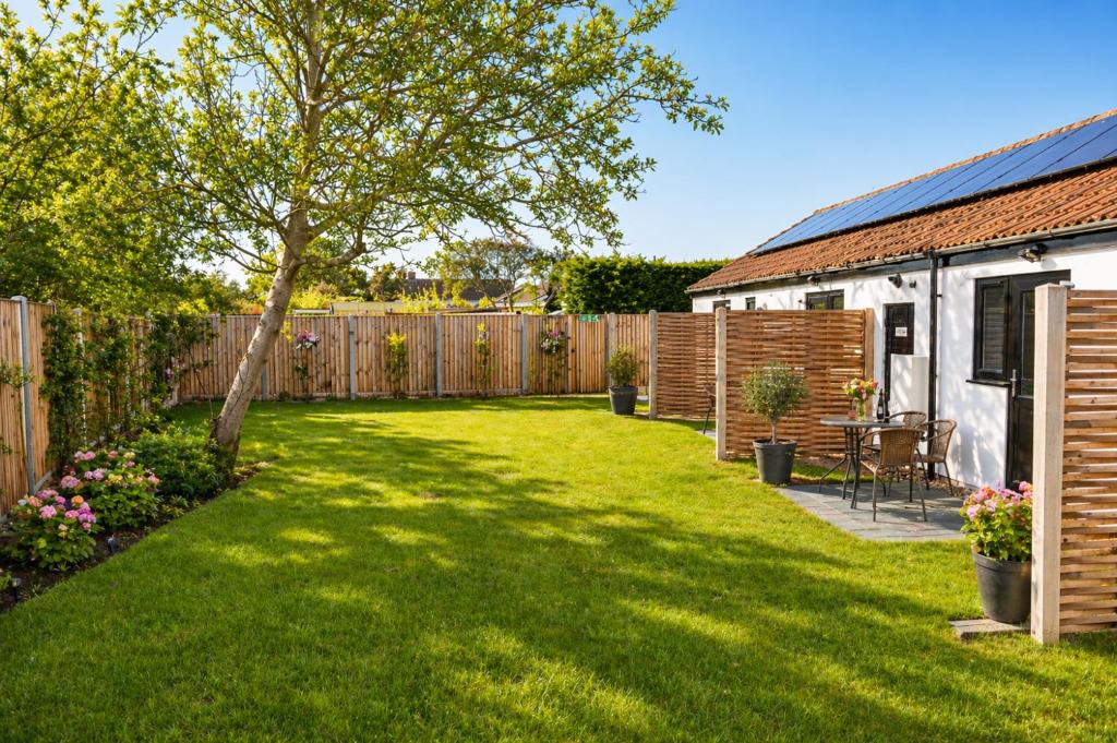 Reydon House | Lytton Tree Lodge Self-Catering Garden Lodges - Near Southwold