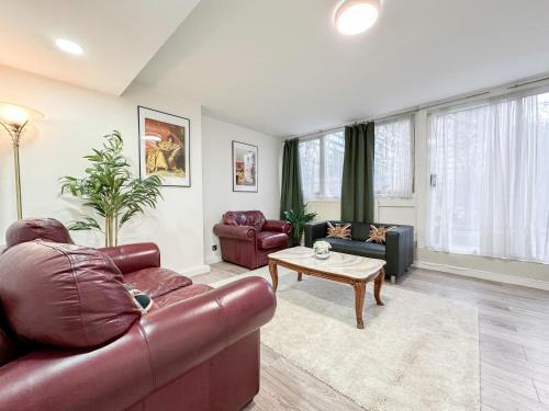 Maida Vale Apartment | Maida Vale 3BDR Apt with Private Garden & Wi-Fi near Little Venice & Paddington by Staylio London