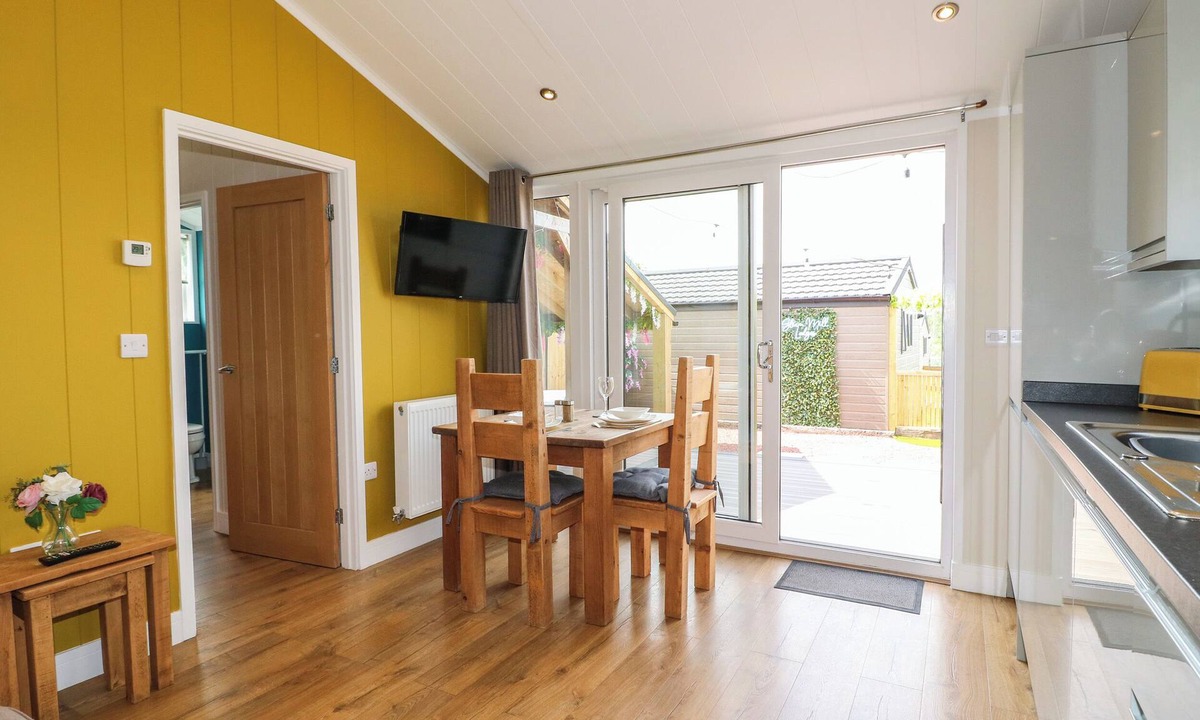Swadlincote Cottage | Maple